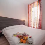 Adonis Paris Sud Aparthotel