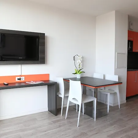 Lejlighedshotel Adonis Paris Sud 3*