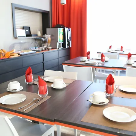 Apartahotel Adonis Paris Sud 3*