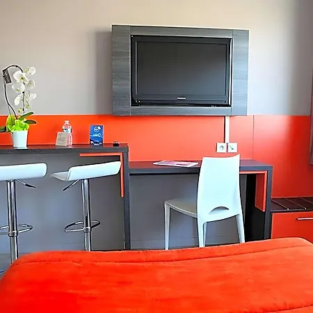 Adonis Paris Sud 3*