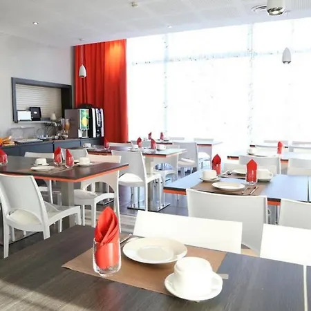 Lejlighedshotel Adonis Paris Sud 3*