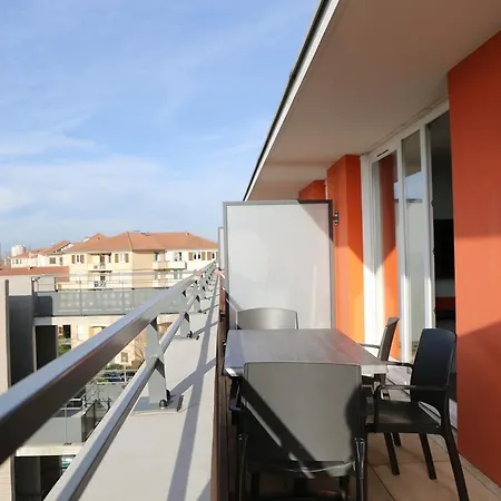 Apartahotel Adonis Paris Sud 3*