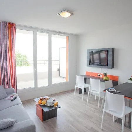 Adonis Paris Sud Aparthotel 3*