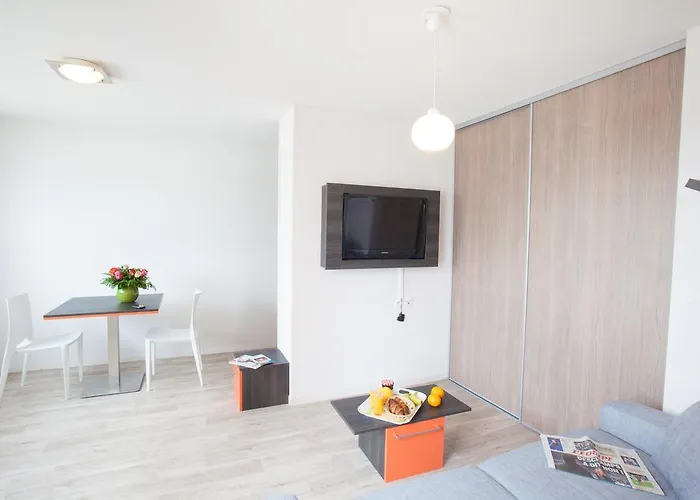 Adonis Paris Sud Шевийи-Ларю