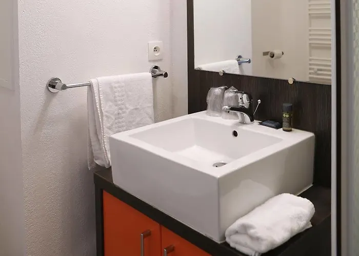 Апарт-отель Adonis Paris Sud Шевийи-Ларю