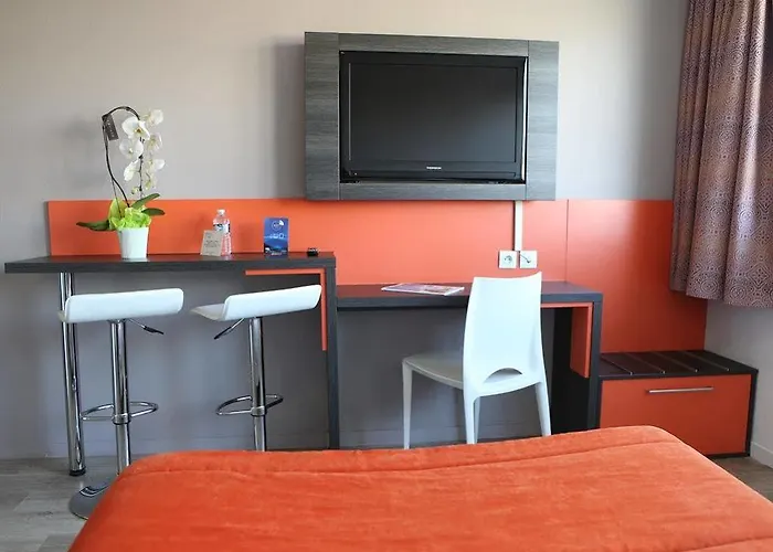 Апарт-отель Adonis Paris Sud Шевийи-Ларю