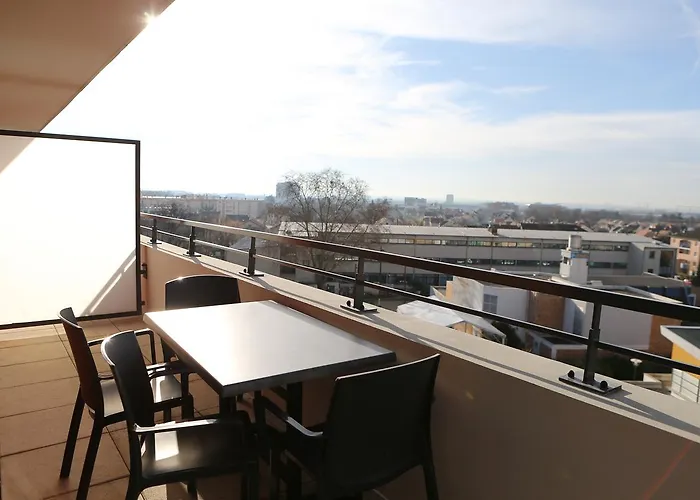 Апарт-отель Adonis Paris Sud Шевийи-Ларю