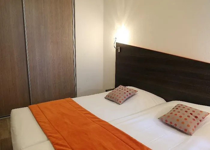Adonis Paris Sud 3* Шевийи-Ларю